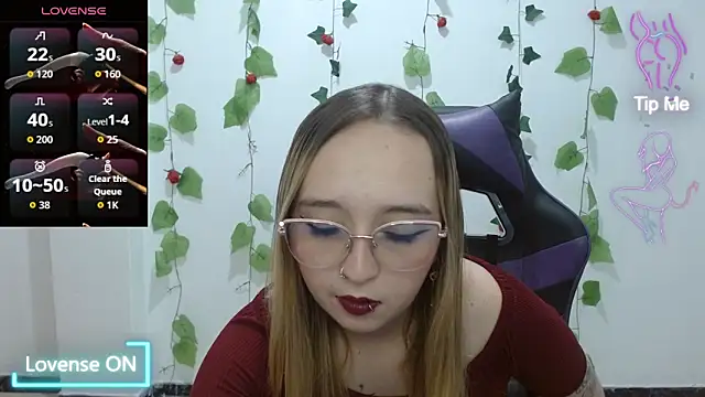 Snapshot of LiaRobertss_ chatting on 04-08-26, 03:30 LiaRobertss online show from 04-08-26, 03:30