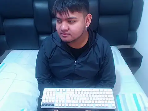 XNoahDeepThroatX online show from 04-08-26, 12:50