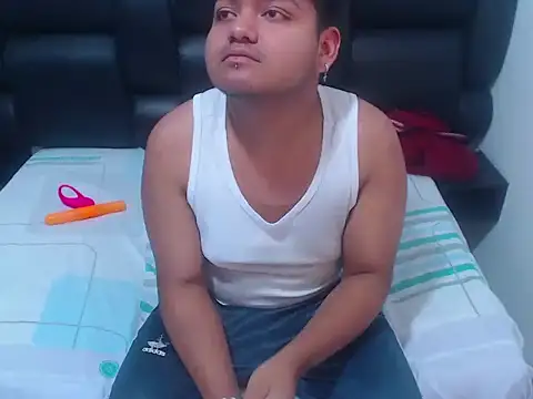 XNoahDeepThroatX online show from 03-19-26, 05:51