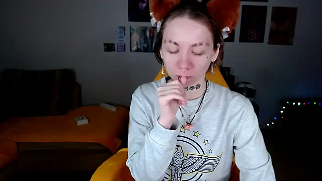 Nica Kawaii online show from 05-04-26, 07:33