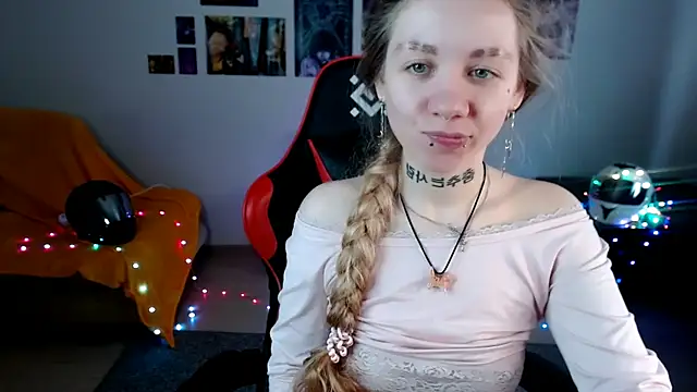 Nica Kawaii online show from 04-05-26, 07:59