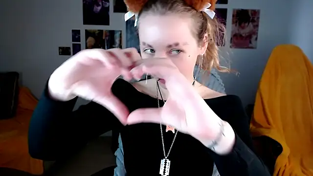 Nica Kawaii online show from 04-15-26, 02:10