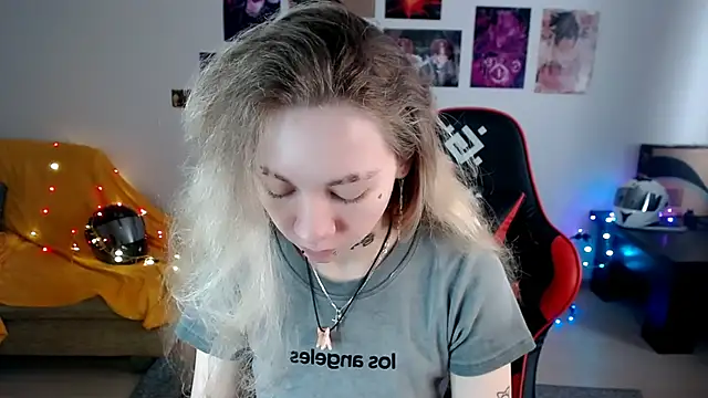 Nica Kawaii online show from 04-03-26, 08:32