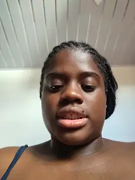 Snapshot of YourLiaa_ chatting on 05-20-26, 08:06 YourLiaa online show from 05-20-26, 08:06