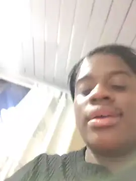 Snapshot of YourLiaa_ chatting on 05-06-26, 10:58 YourLiaa online show from 05-06-26, 10:58