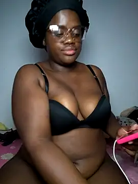 Snapshot of YourLiaa_ chatting on 05-08-26, 05:00 YourLiaa online show from 05-08-26, 05:00