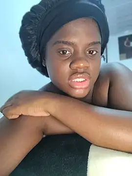 YourLiaa  online show from 04-20-26, 07:44