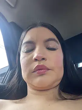 Snapshot of Pretty_Julieta chatting on 05-17-26, 05:24 Pretty Julieta online show from 05-17-26, 05:24