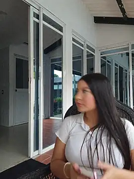 Snapshot of Pretty_Julieta chatting on 04-28-26, 10:36 Pretty Julieta online show from 04-28-26, 10:36