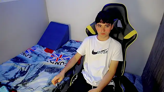 Luigii  online show from 03-05-26, 03:14