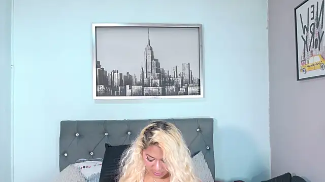 Snapshot of IvonnyBon_gh chatting on 05-28-26, 03:25 IvonnyBon gh online show from 05-28-26, 03:25