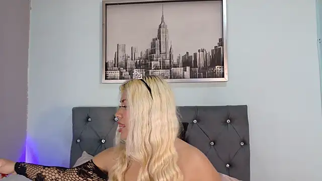 Snapshot of IvonnyBon_gh chatting on 05-10-26, 03:10 IvonnyBon gh online show from 05-10-26, 03:10