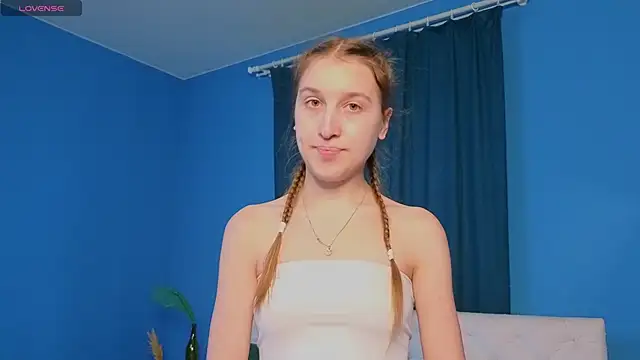Snapshot of Xenia_paradise chatting on 05-24-26, 12:32 Xenia paradise online show from 05-24-26, 12:32