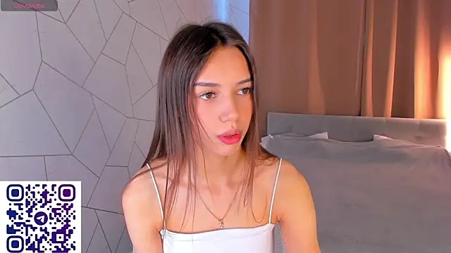 Snapshot of Tiffany-Grace chatting on 06-19-26, 01:00 Tiffany-Grace online show from 06-19-26, 01:00