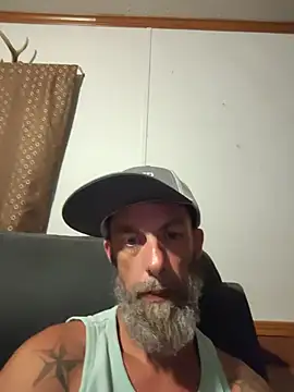 Snapshot of Hootie421 chatting on 05-28-26, 03:25 Hootie421 online show from 05-28-26, 03:25