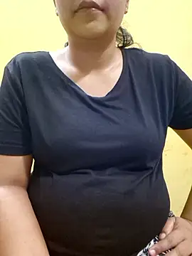 Snapshot of Yazhini-Cam chatting on 03-09-26, 06:28 Yazhini-Cam online show from 03-09-26, 06:28