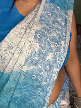 Snapshot of your_bhabhi_love chatting on 05-09-26, 04:32 your bhabhi love online show from 05-09-26, 04:32