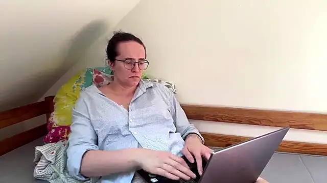 Snapshot of SofiaTease chatting on 07-14-26, 01:17 SofiaTease online show from 07-14-26, 01:17