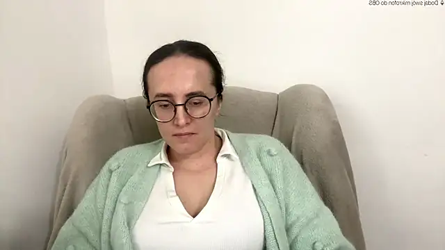 Snapshot of SofiaTease chatting on 05-12-26, 01:17 SofiaTease online show from 05-12-26, 01:17