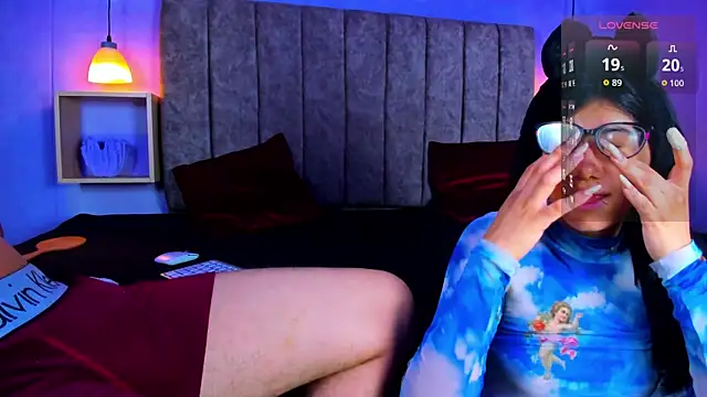 Zoe Axel1 online show from 04-15-26, 07:51