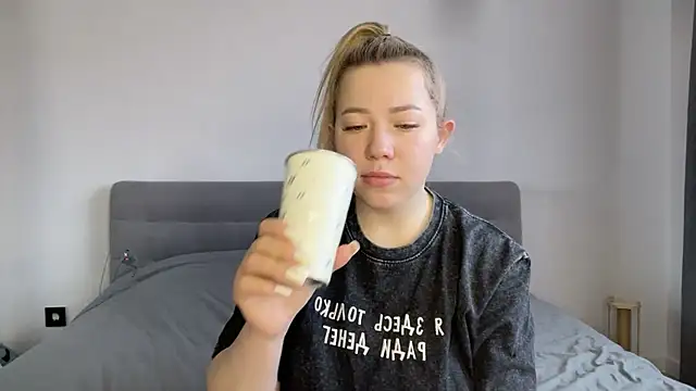 alyrasun online show from 04-11-26, 06:10