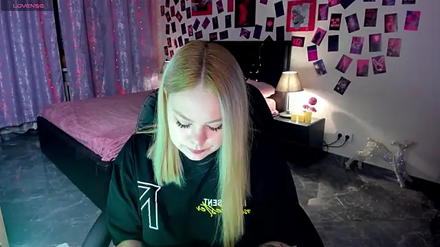 AmeliaMerris online show from 04-02-26, 08:37