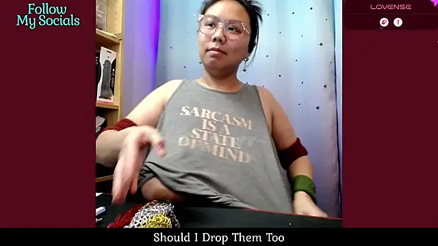 Snapshot of Cypurr chatting on 06-07-26, 12:49 Cypurr online show from 06-07-26, 12:49