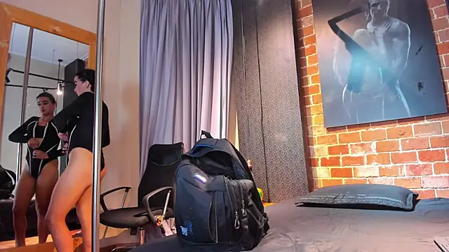 Sienna Dark online show from 04-06-26, 11:00