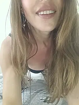 Snapshot of ChiaraFerraro chatting on 05-26-26, 01:42 ChiaraFerraro online show from 05-26-26, 01:42