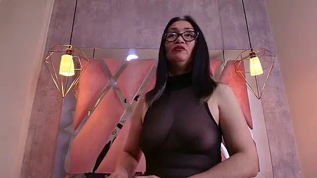 luci lane  online show from 04-19-26, 03:29