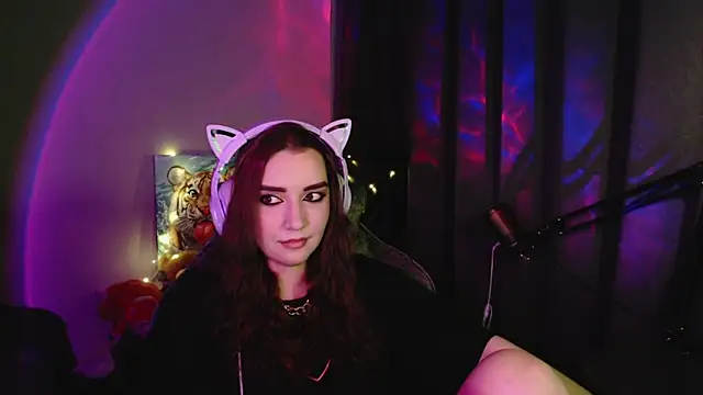 Snapshot of Celia_Sensual_ chatting on 06-16-26, 07:14 Celia Sensual online show from 06-16-26, 07:14
