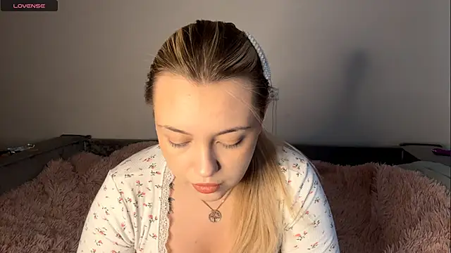 WonderedFlair online show from 04-12-26, 07:33