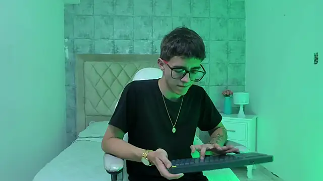 Snapshot of TylerCross_ chatting on 03-13-26, 08:58 TylerCross online show from 03-13-26, 08:58