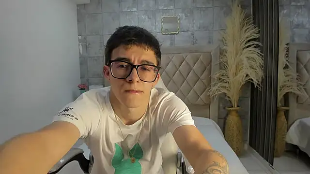 TylerCross  online show from 03-20-26, 08:32