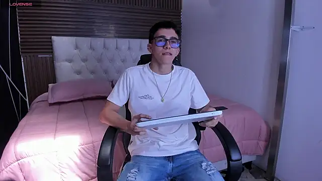 TylerCross  online show from 03-15-26, 05:42