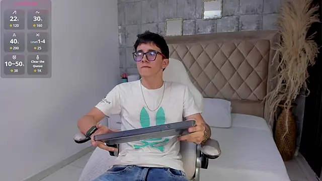 TylerCross  online show from 04-02-26, 08:37