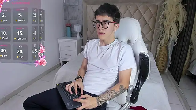 TylerCross  online show from 04-06-26, 08:10