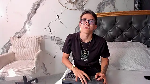 TylerCross  online show from 03-16-26, 08:22