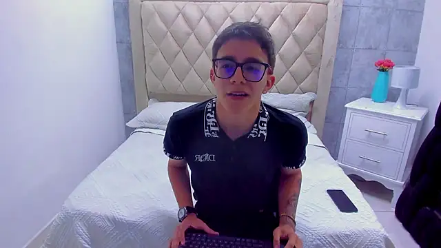 Snapshot of TylerCross_ chatting on 03-12-26, 08:24 TylerCross online show from 03-12-26, 08:24