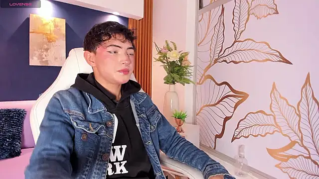 Snapshot of Cristopher_Wild chatting on 03-22-26, 08:32 Cristopher Wild online show from 03-22-26, 08:32