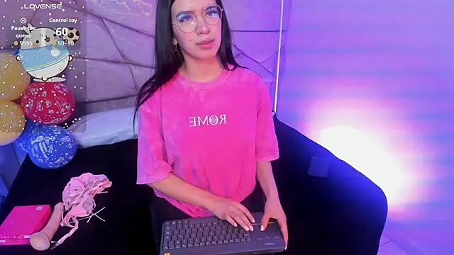 Snapshot of Amara_Velle chatting on 06-16-26, 01:00 Amara Velle online show from 06-16-26, 01:00