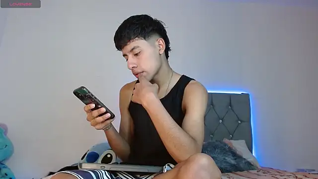 Snapshot of Sebas_fire4 chatting on 05-06-26, 03:49 Sebas fire4 online show from 05-06-26, 03:49