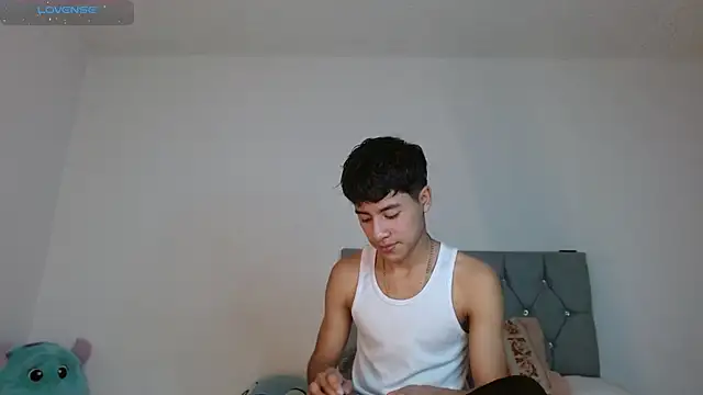 Snapshot of Sebas_fire4 chatting on 05-20-26, 02:47 Sebas fire4 online show from 05-20-26, 02:47