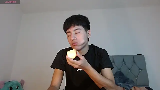 Snapshot of Sebas_fire4 chatting on 05-19-26, 10:39 Sebas fire4 online show from 05-19-26, 10:39