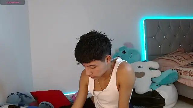 Snapshot of Sebas_fire4 chatting on 04-18-26, 09:48 Sebas fire4 online show from 04-18-26, 09:48