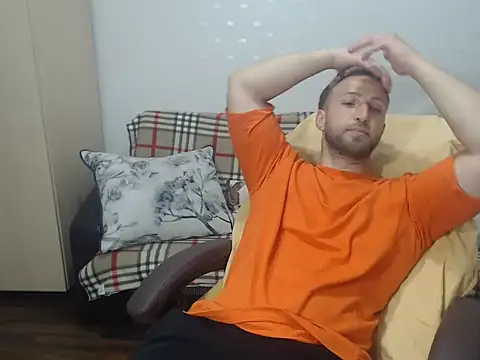 Snapshot of BlondEagleMuscle chatting on 06-10-26, 07:37 BlondEagleMuscle online show from 06-10-26, 07:37