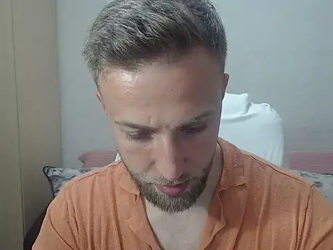Snapshot of BlondEagleMuscle chatting on 05-05-26, 07:28 BlondEagleMuscle online show from 05-05-26, 07:28
