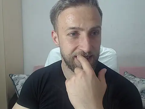 Snapshot of BlondEagleMuscle chatting on 05-12-26, 09:54 BlondEagleMuscle online show from 05-12-26, 09:54