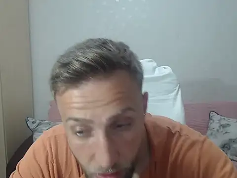 Snapshot of BlondEagleMuscle chatting on 05-06-26, 06:45 BlondEagleMuscle online show from 05-06-26, 06:45