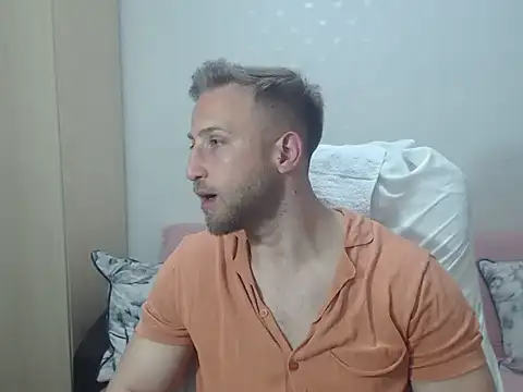 Snapshot of BlondEagleMuscle chatting on 05-17-26, 09:26 BlondEagleMuscle online show from 05-17-26, 09:26